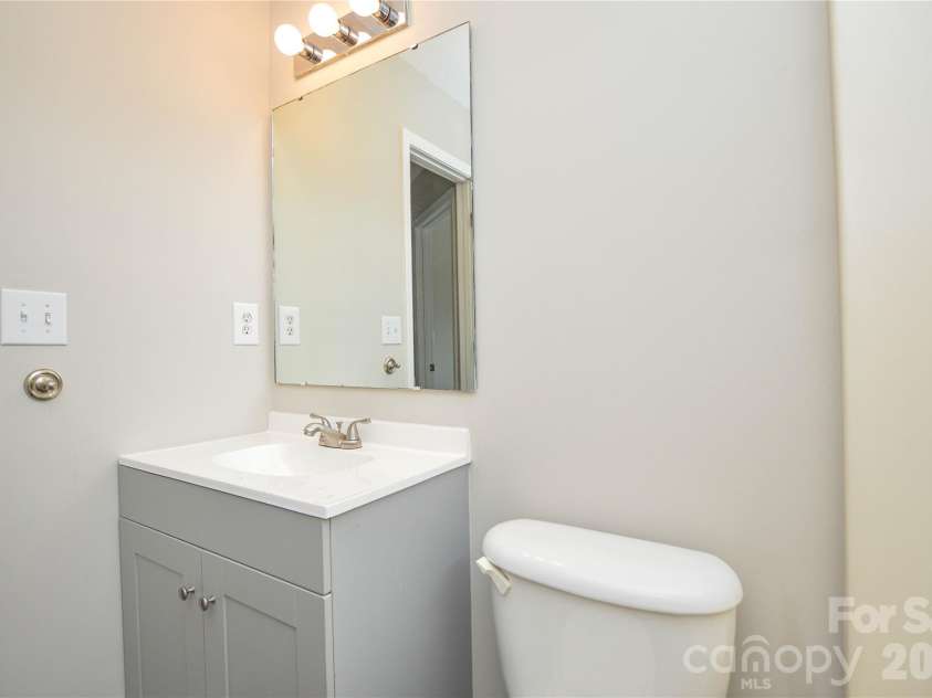16410 Greybriar Forest Lane, Charlotte, NC 28278.  MLS# CAR4376519, YatesRealty ID 19488. 