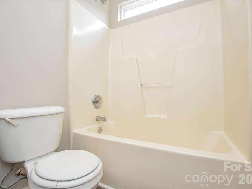 16410 Greybriar Forest Lane, Charlotte, NC 28278.  MLS# CAR4376519, YatesRealty ID 19488. 