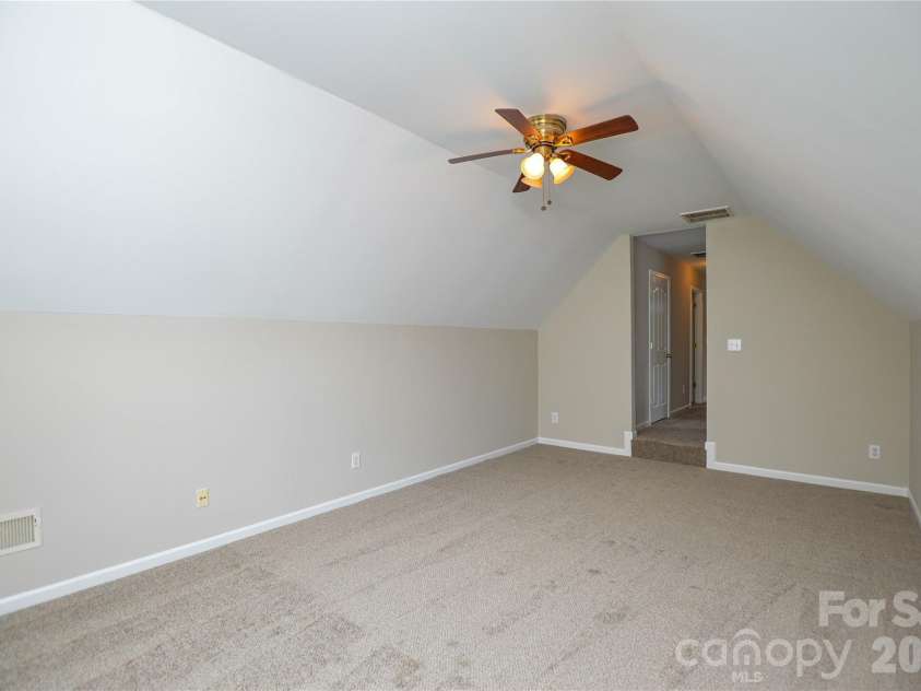 16410 Greybriar Forest Lane, Charlotte, NC 28278.  MLS# CAR4376519, YatesRealty ID 19488. 