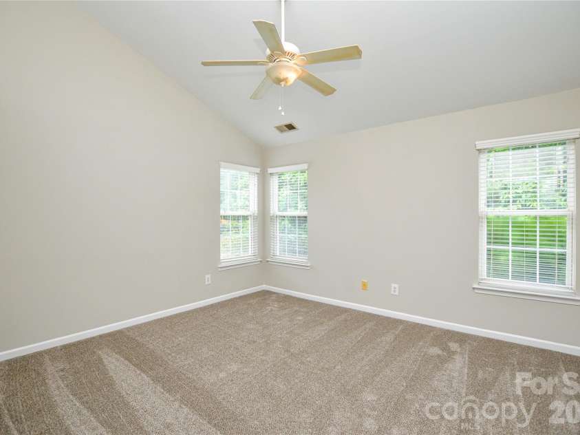 16410 Greybriar Forest Lane, Charlotte, NC 28278.  MLS# CAR4376519, YatesRealty ID 19488. 