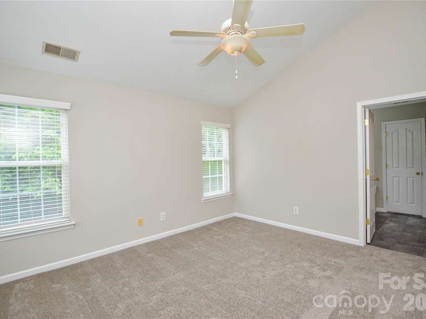 16410 Greybriar Forest Lane, Charlotte, NC 28278.  MLS# CAR4376519, YatesRealty ID 19488. 
