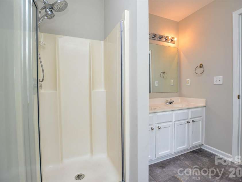 16410 Greybriar Forest Lane, Charlotte, NC 28278.  MLS# CAR4376519, YatesRealty ID 19488. 