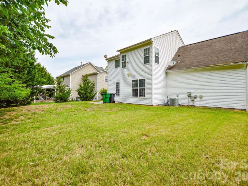 16410 Greybriar Forest Lane, Charlotte, NC 28278.  MLS# CAR4376519, YatesRealty ID 19488. 