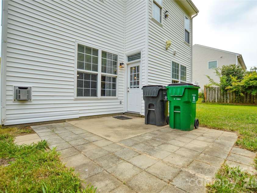 16410 Greybriar Forest Lane, Charlotte, NC 28278.  MLS# CAR4376519, YatesRealty ID 19488. 
