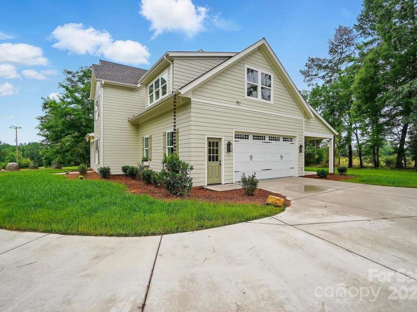 9315 Simpson Road, Waxhaw, NC 28173.  MLS# CAR4258344, YatesRealty ID 19488. 2 car side load garage