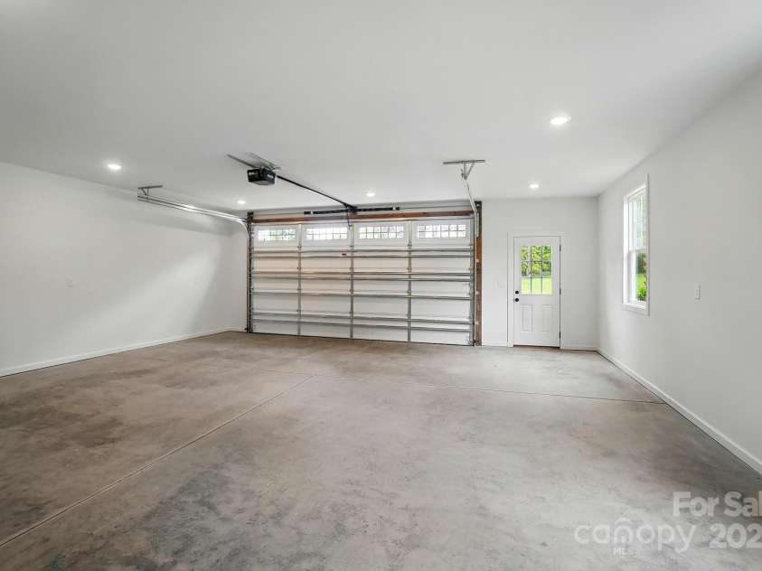 9315 Simpson Road, Waxhaw, NC 28173.  MLS# CAR4258344, YatesRealty ID 19488. Garage wi/Service Door