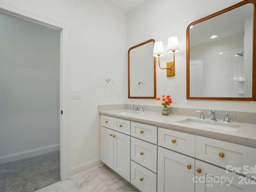 9315 Simpson Road, Waxhaw, NC 28173.  MLS# CAR4258344, YatesRealty ID 19488. Guest Bath Upper Level