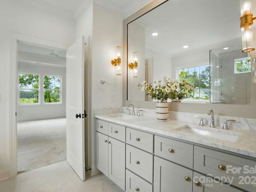 9315 Simpson Road, Waxhaw, NC 28173.  MLS# CAR4258344, YatesRealty ID 19488. Primary Bath