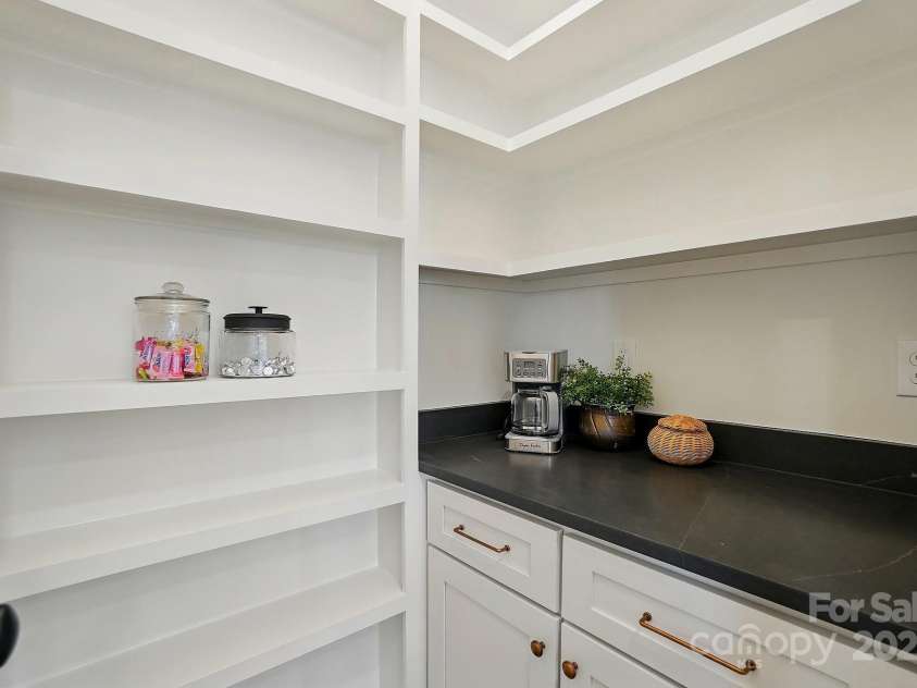 9311 Simpson Road, Waxhaw, NC 28173.  MLS# CAR4258341, YatesRealty ID 19489. Custom Pantry