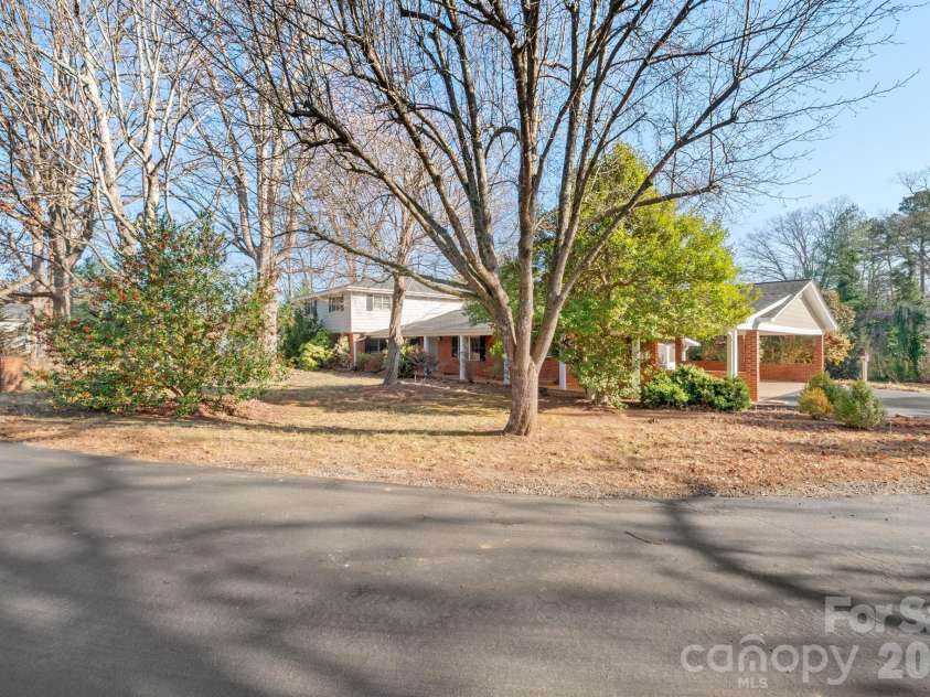 482 Miller Farm Road, Statesville, NC 28625.  MLS# CAR4319062, YatesRealty ID 1949. Front side view