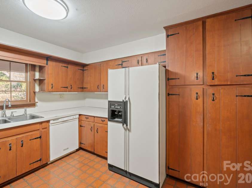 482 Miller Farm Road, Statesville, NC 28625.  MLS# CAR4319062, YatesRealty ID 1949. Kitchen