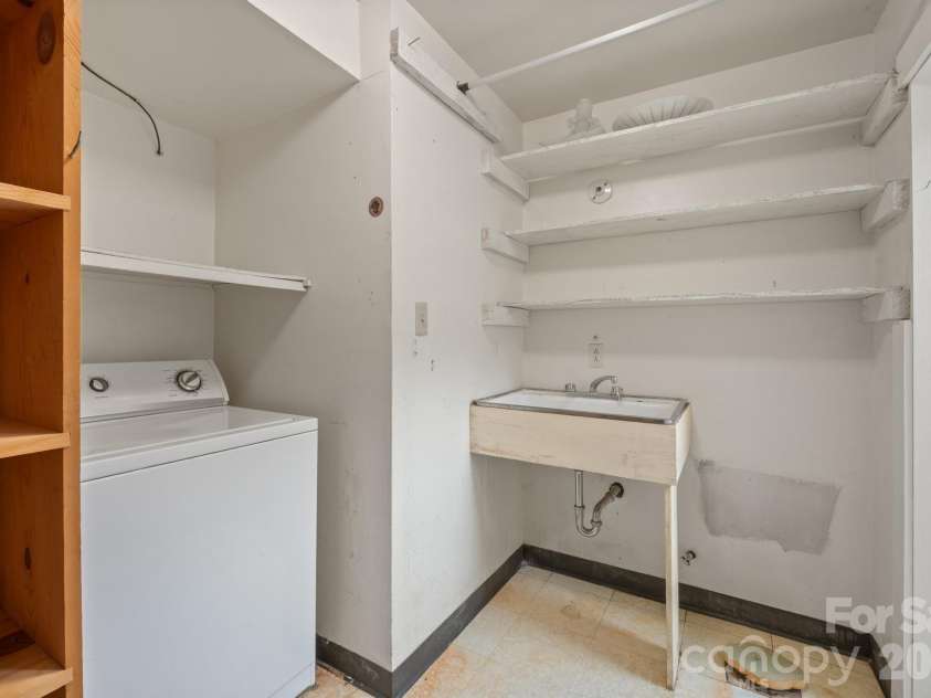 482 Miller Farm Road, Statesville, NC 28625.  MLS# CAR4319062, YatesRealty ID 1949. Laundry room