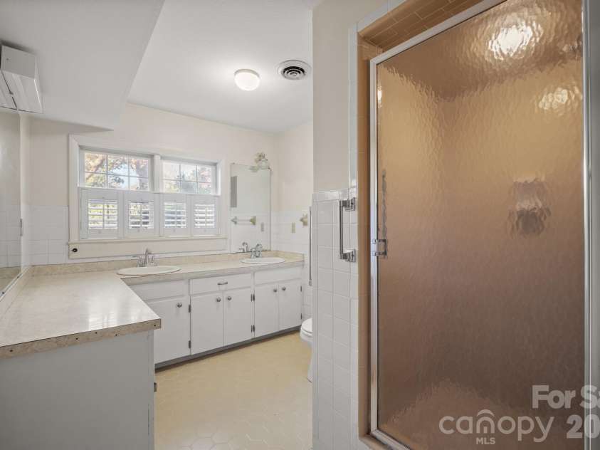 482 Miller Farm Road, Statesville, NC 28625.  MLS# CAR4319062, YatesRealty ID 1949. Main primary BA