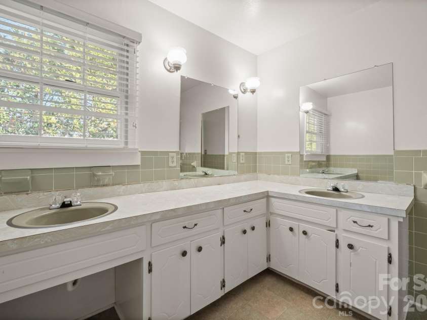 482 Miller Farm Road, Statesville, NC 28625.  MLS# CAR4319062, YatesRealty ID 1949. Upper Primary BA