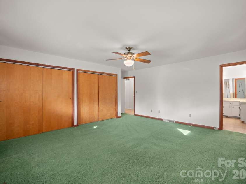 482 Miller Farm Road, Statesville, NC 28625.  MLS# CAR4319062, YatesRealty ID 1949. Upper primary BR