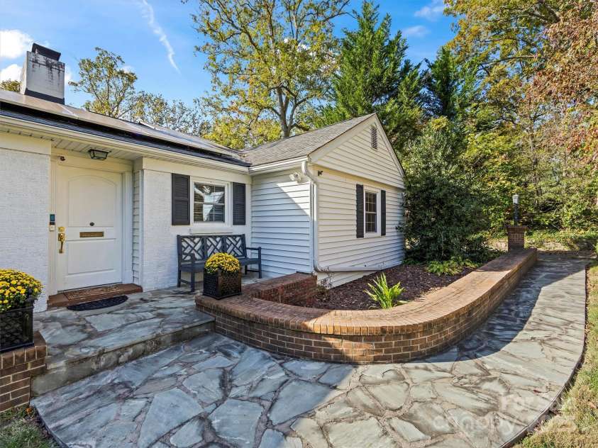 9 Hilltop Road, Asheville, NC 28803.  MLS# CAR4314753, YatesRealty ID 19490. 