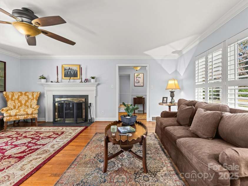 9 Hilltop Road, Asheville, NC 28803.  MLS# CAR4314753, YatesRealty ID 19490. 