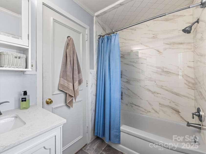 9 Hilltop Road, Asheville, NC 28803.  MLS# CAR4314753, YatesRealty ID 19490. 