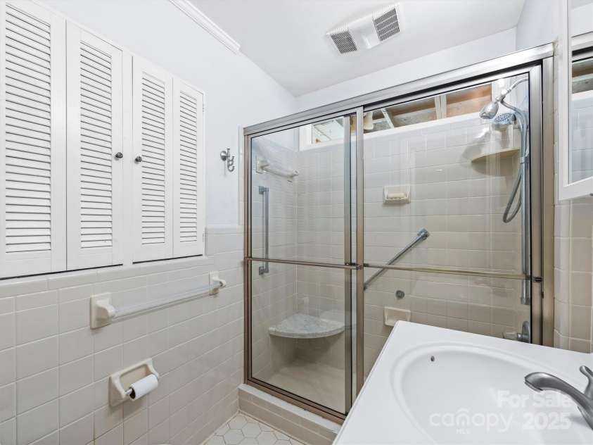 9 Hilltop Road, Asheville, NC 28803.  MLS# CAR4314753, YatesRealty ID 19490. 