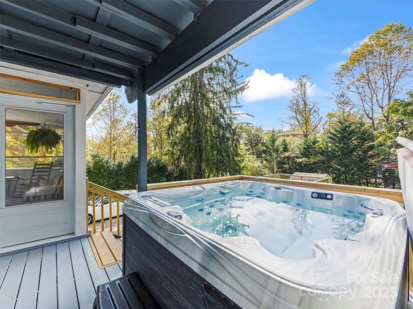 9 Hilltop Road, Asheville, NC 28803.  MLS# CAR4314753, YatesRealty ID 19490. 