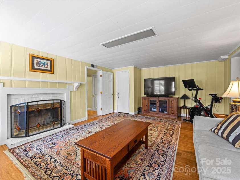 9 Hilltop Road, Asheville, NC 28803.  MLS# CAR4314753, YatesRealty ID 19490. 