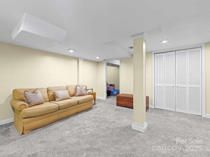9 Hilltop Road, Asheville, NC 28803.  MLS# CAR4314753, YatesRealty ID 19490. 