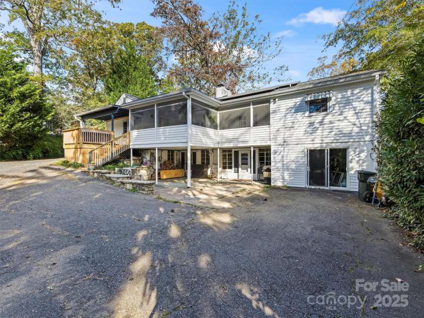 9 Hilltop Road, Asheville, NC 28803.  MLS# CAR4314753, YatesRealty ID 19490. 