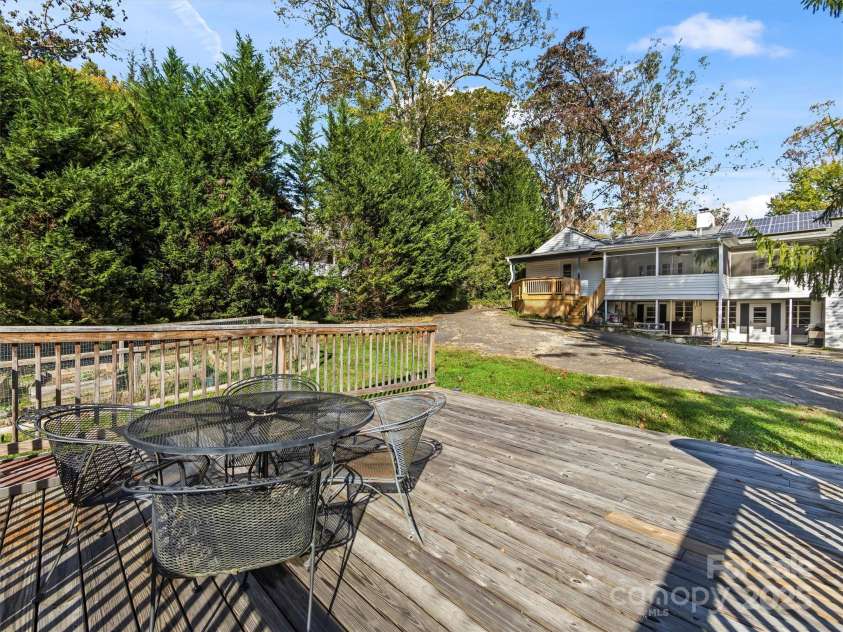 9 Hilltop Road, Asheville, NC 28803.  MLS# CAR4314753, YatesRealty ID 19490. 