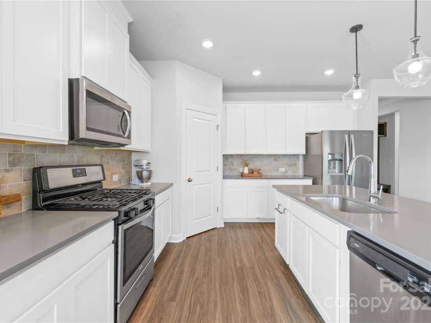 3938 Isenhour Road, Kannapolis, NC 28081.  MLS# CAR4264090, YatesRealty ID 19491. Kitchen