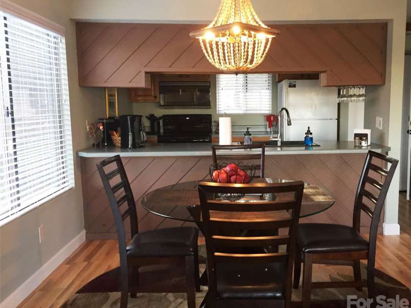 78 Upper Tanglewood Road, Lake Toxaway, NC 28747.  MLS# CAR4375733, YatesRealty ID 19491. Dining Area: Open Concept
