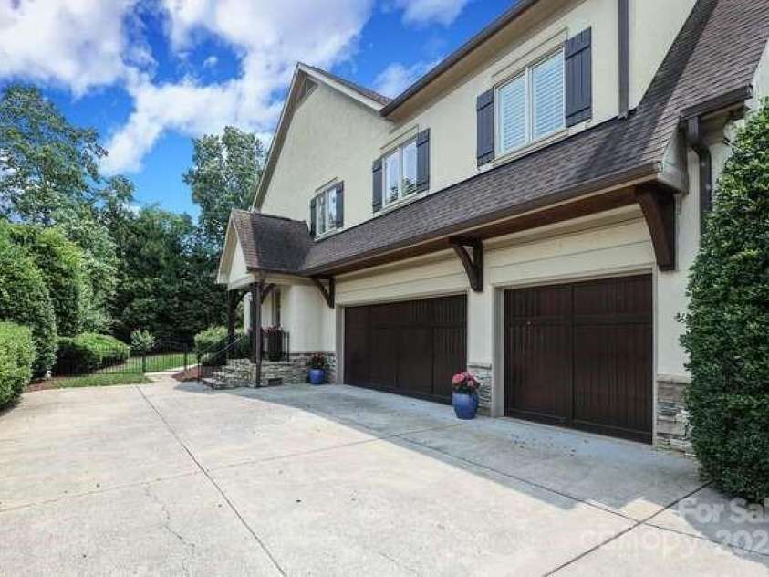 1103 Mapesbury Lane, Waxhaw, NC 28173.  MLS# CAR4266056, YatesRealty ID 19493. 