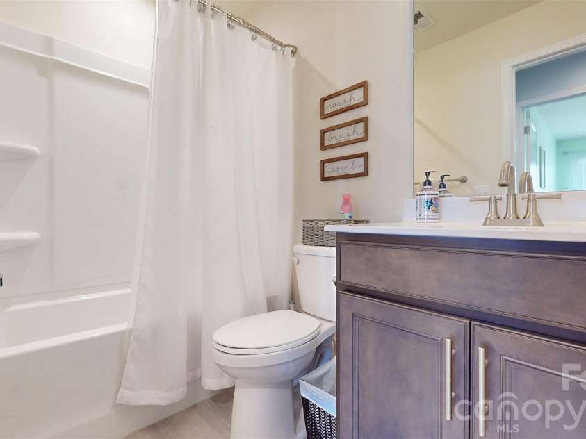 827 Canoe Song Road, Fort Mill, SC 29708.  MLS# CAR4365678, YatesRealty ID 19493. Full bath