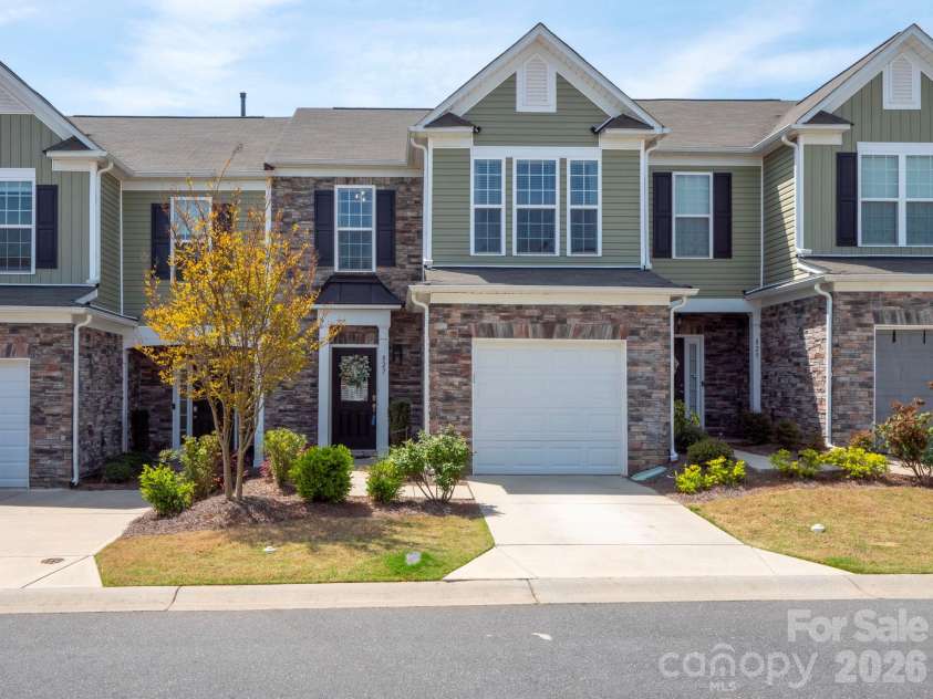 827 Canoe Song Road, Fort Mill, SC 29708.  MLS# CAR4365678, YatesRealty ID 19493. Maintained property