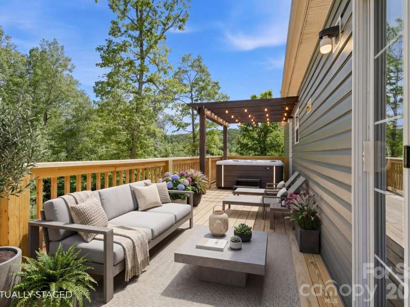 111 Buck Ridge Drive, Marion, NC 28752.  MLS# CAR4375280, YatesRealty ID 19494. 