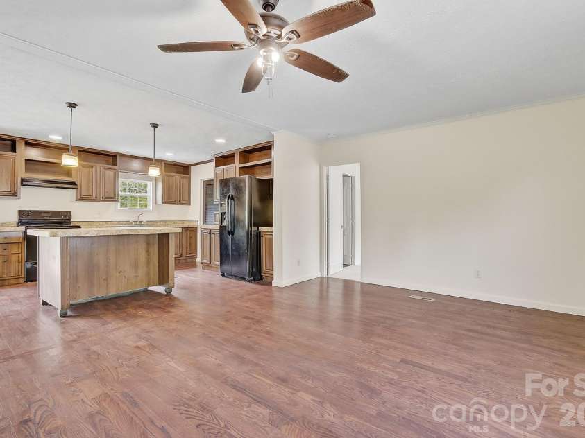 111 Buck Ridge Drive, Marion, NC 28752.  MLS# CAR4375280, YatesRealty ID 19494. 