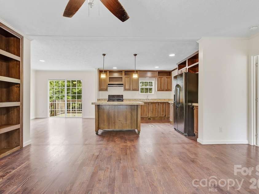 111 Buck Ridge Drive, Marion, NC 28752.  MLS# CAR4375280, YatesRealty ID 19494. 