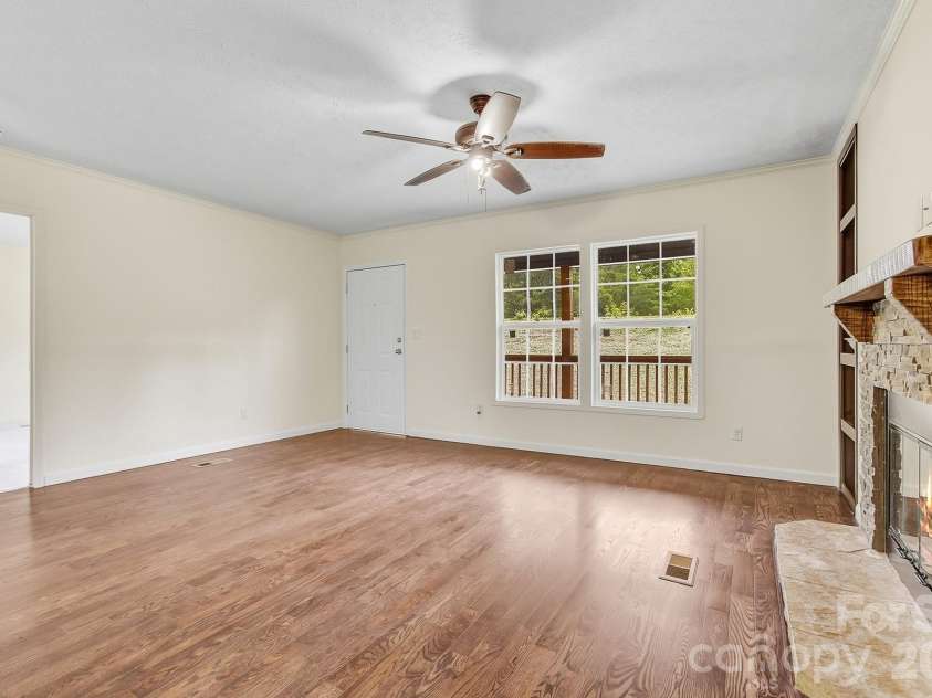 111 Buck Ridge Drive, Marion, NC 28752.  MLS# CAR4375280, YatesRealty ID 19494. 
