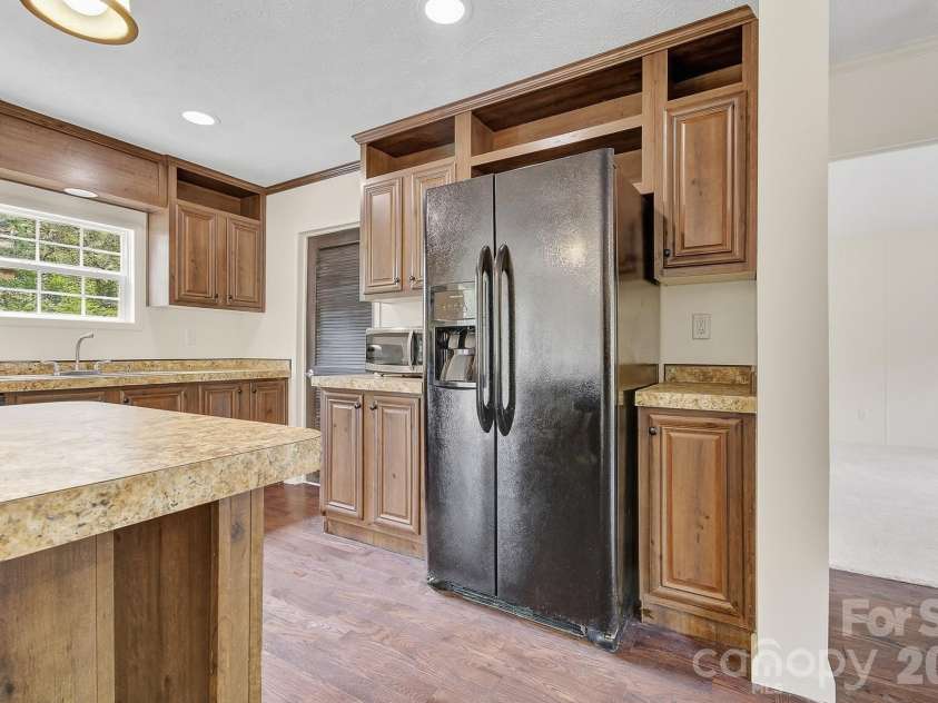 111 Buck Ridge Drive, Marion, NC 28752.  MLS# CAR4375280, YatesRealty ID 19494. 