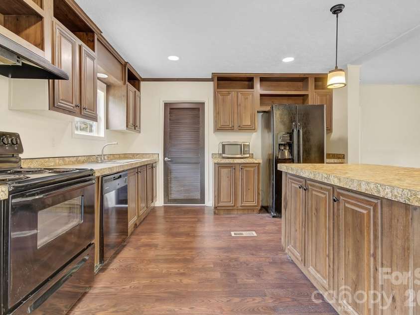 111 Buck Ridge Drive, Marion, NC 28752.  MLS# CAR4375280, YatesRealty ID 19494. 