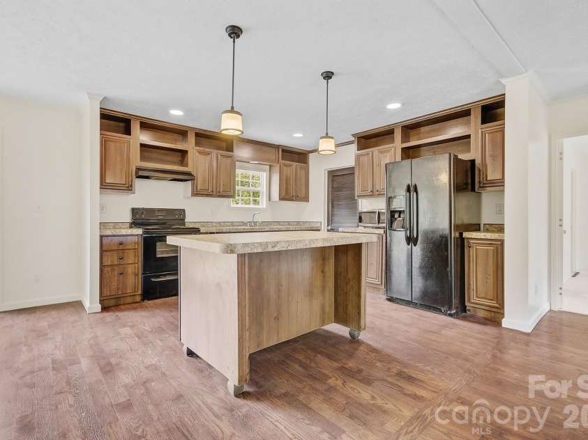 111 Buck Ridge Drive, Marion, NC 28752.  MLS# CAR4375280, YatesRealty ID 19494. 