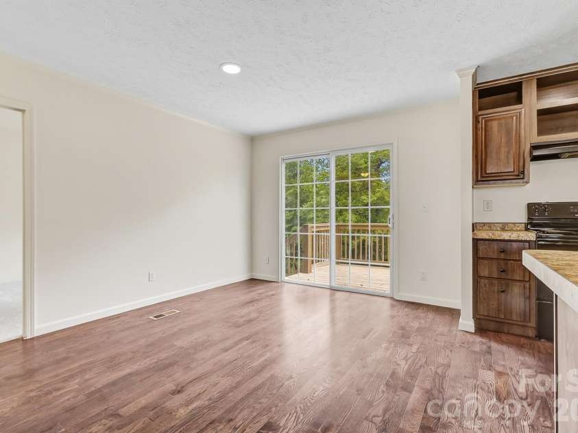 111 Buck Ridge Drive, Marion, NC 28752.  MLS# CAR4375280, YatesRealty ID 19494. 