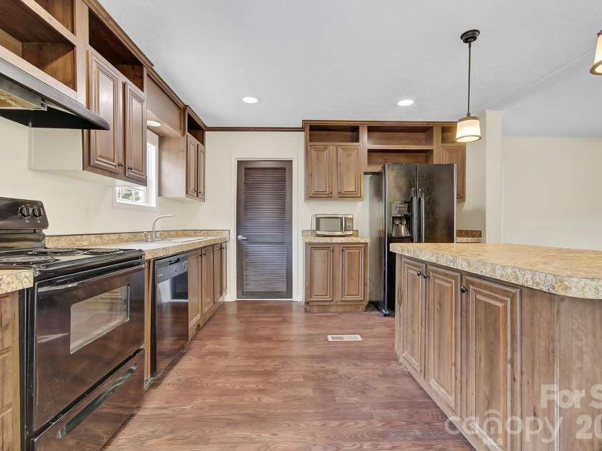 111 Buck Ridge Drive, Marion, NC 28752.  MLS# CAR4375280, YatesRealty ID 19494. 