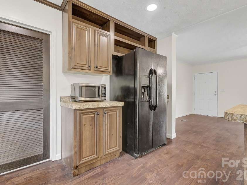 111 Buck Ridge Drive, Marion, NC 28752.  MLS# CAR4375280, YatesRealty ID 19494. 