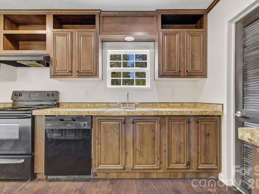 111 Buck Ridge Drive, Marion, NC 28752.  MLS# CAR4375280, YatesRealty ID 19494. 