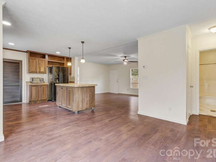 111 Buck Ridge Drive, Marion, NC 28752.  MLS# CAR4375280, YatesRealty ID 19494. 