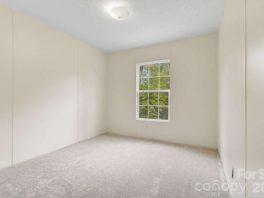 111 Buck Ridge Drive, Marion, NC 28752.  MLS# CAR4375280, YatesRealty ID 19494. 