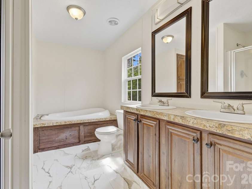 111 Buck Ridge Drive, Marion, NC 28752.  MLS# CAR4375280, YatesRealty ID 19494. 