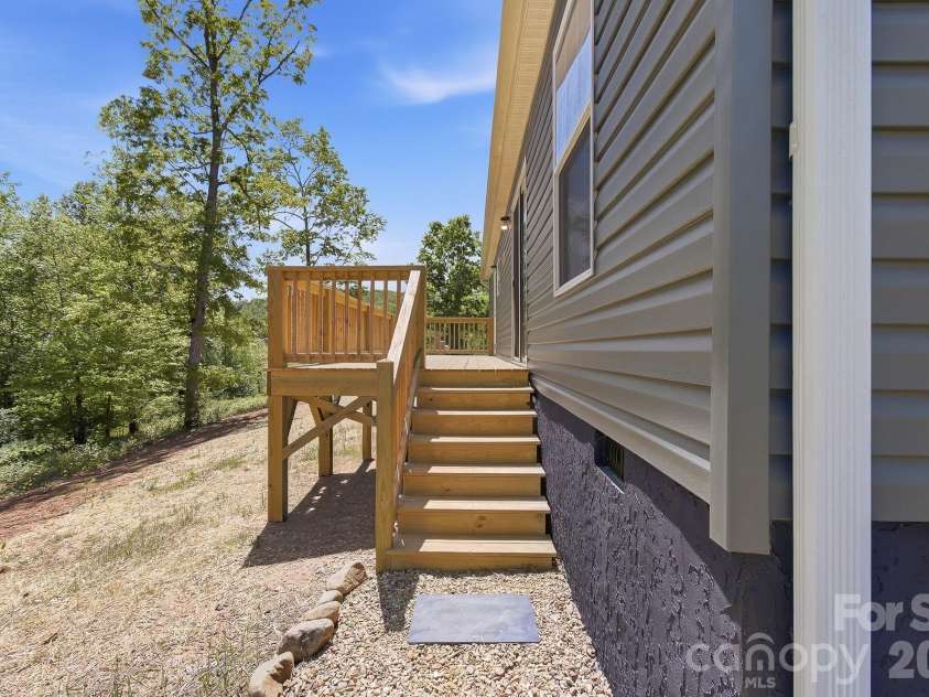 111 Buck Ridge Drive, Marion, NC 28752.  MLS# CAR4375280, YatesRealty ID 19494. 