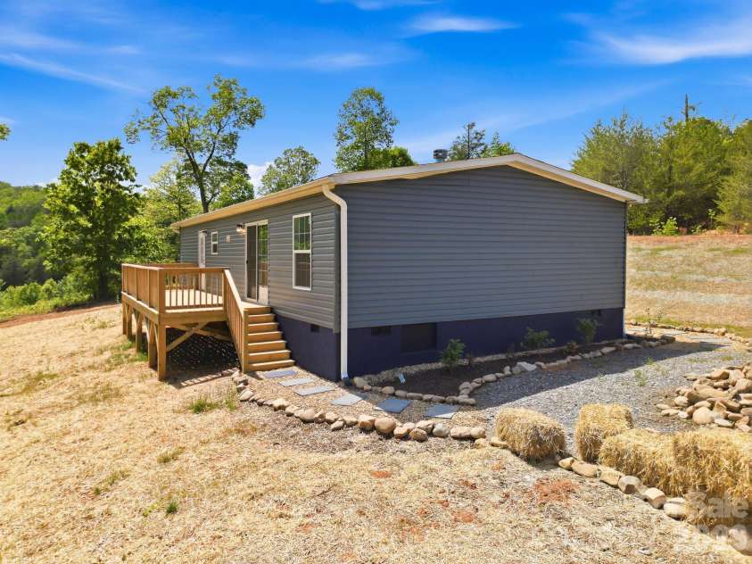 111 Buck Ridge Drive, Marion, NC 28752.  MLS# CAR4375280, YatesRealty ID 19494. 