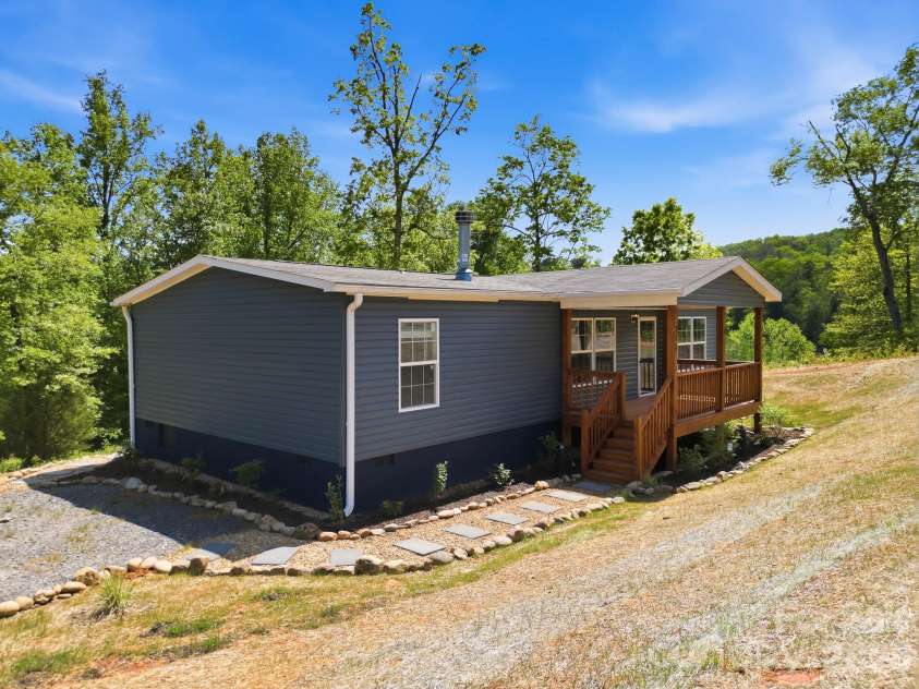 111 Buck Ridge Drive, Marion, NC 28752.  MLS# CAR4375280, YatesRealty ID 19494. 